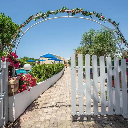 Aparthotel Eleni Holidays With Swimming Pool, Sidari Corfu Sidari (Corfu)