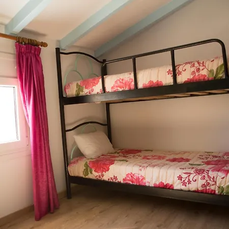 Villa Eleni Holiday Resort 4' Walk To Beach With Pool - Ideal For Families And Couples Lägenhetshotell