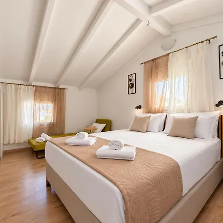 Eleni Holidays - With Pool Near The Ξενοδοχείο με διαμερίσματα 4*
