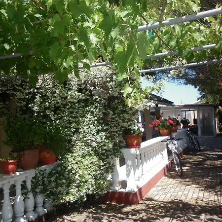 Villa Eleni Holidays Resort - With Pool Near The Beach