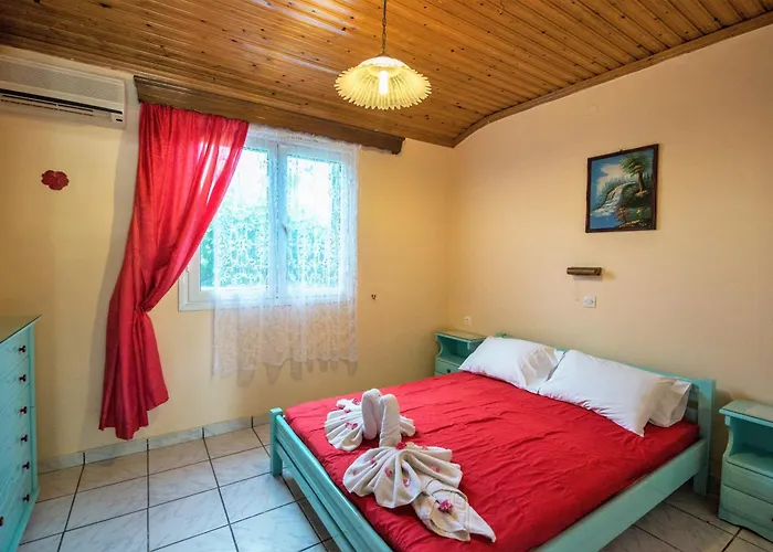 Villa Eleni Holiday Resort 4' Walk To Beach With Pool - Ideal For Families And Couples 4*