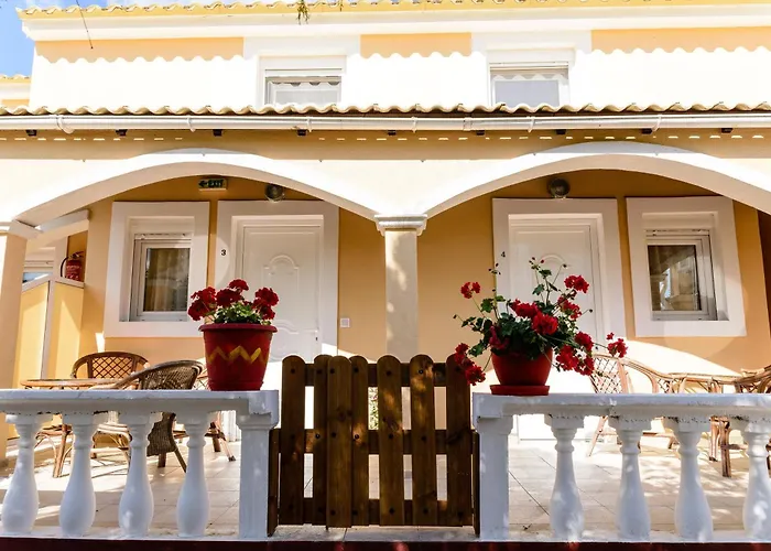Villa Eleni Holiday Resort 4' Walk To Beach With Pool - Ideal For Families And Couples Lägenhetshotell Sidárion