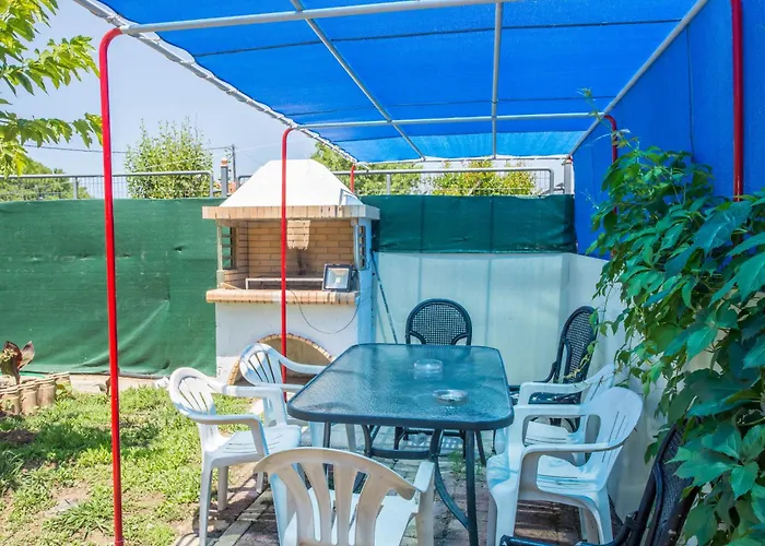 Villa Eleni Holiday Resort 4' Walk To Beach With Pool - Ideal For Families And Couples Lägenhetshotell