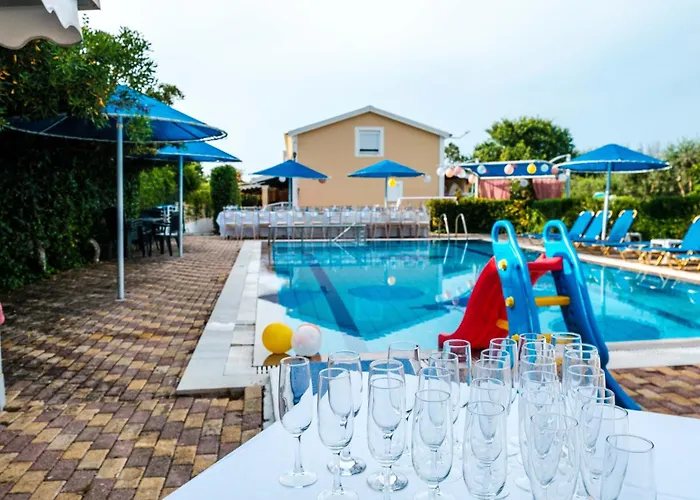 Villa Eleni Holiday Resort 4' Walk To Beach With Pool - Ideal For Families And Couples Lägenhetshotell 4*