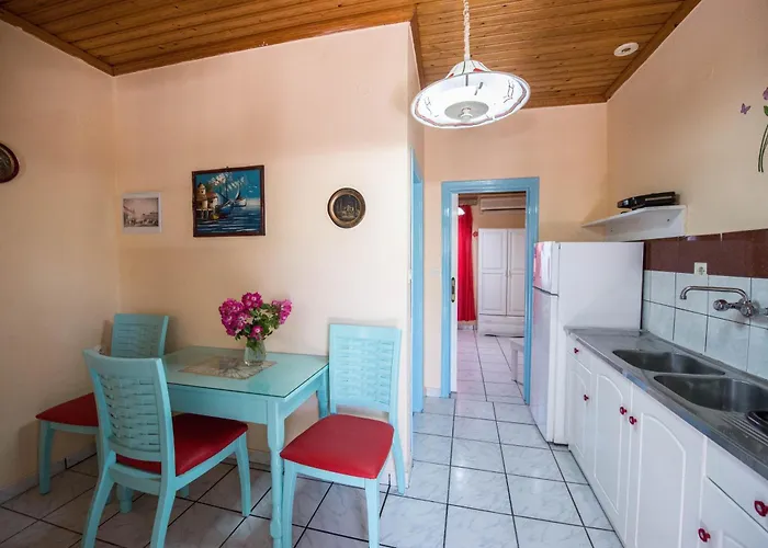 Lägenhetshotell Villa Eleni Holiday Resort 4' Walk To Beach With Pool - Ideal For Families And Couples