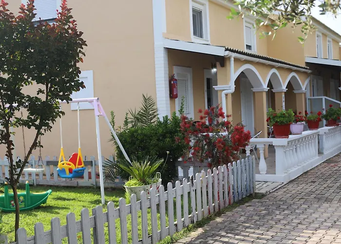 Lägenhetshotell Villa Eleni Holiday Resort 4' Walk To Beach With Pool - Ideal For Families And Couples Sidárion