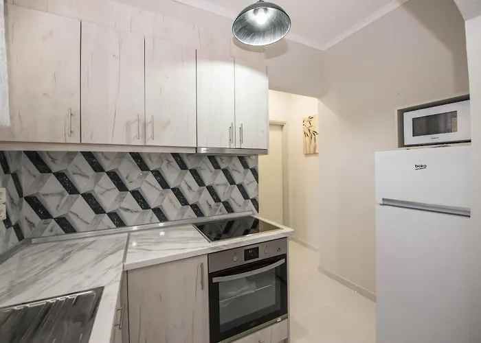 Villa Eleni Holiday Resort 4' Walk To Beach With Pool - Ideal For Families And Couples Lägenhetshotell