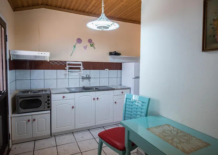 Lägenhetshotell Villa Eleni Holiday Resort 4' Walk To Beach With Pool - Ideal For Families And Couples Sidárion