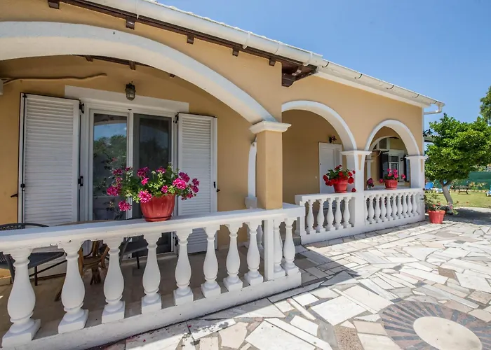 Villa Eleni Holiday Resort 4' Walk To Beach With Pool - Ideal For Families And Couples Lägenhetshotell Sidárion