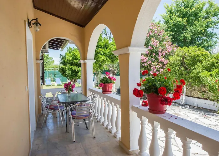 Villa Eleni Holiday Resort 4' Walk To Beach With Pool - Ideal For Families And Couples Sidárion