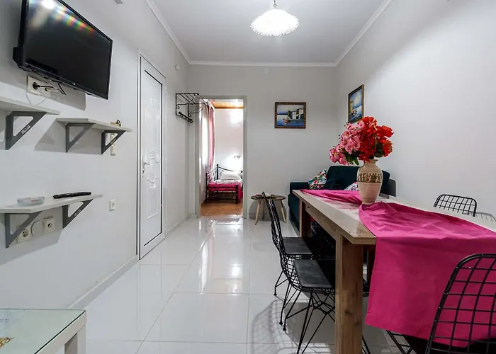 Villa Eleni Holiday Resort 4' Walk To Beach With Pool - Ideal For Families And Couples Lägenhetshotell