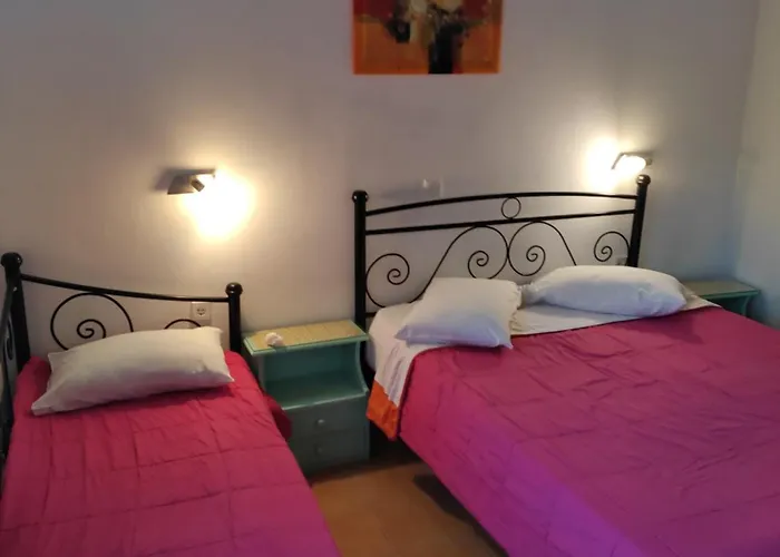 Villa Eleni Holiday Resort 4' Walk To Beach With Pool - Ideal For Families And Couples Lägenhetshotell Sidárion