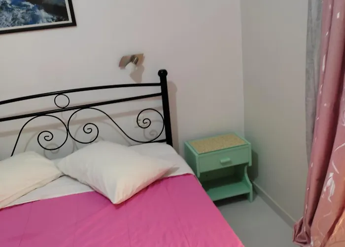 Villa Eleni Holiday Resort 4' Walk To Beach With Pool - Ideal For Families And Couples Lägenhetshotell