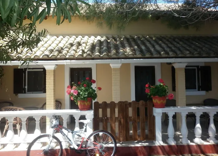 Villa Eleni Holiday Resort 4' Walk To Beach With Pool - Ideal For Families And Couples Sidárion