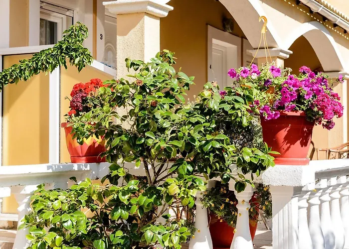 Villa Eleni Holiday Resort 4' Walk To Beach With Pool - Ideal For Families And Couples Lägenhetshotell Sidárion