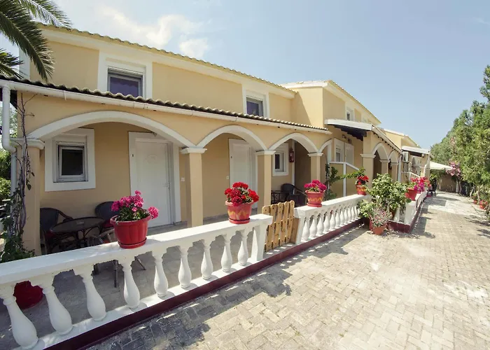 Villa Eleni Holiday Resort 4' Walk To Beach With Pool - Ideal For Families And Couples 4*