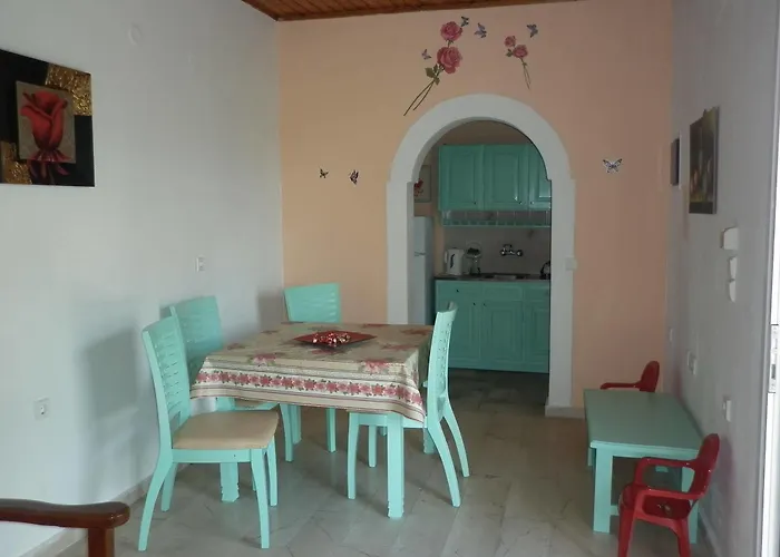 Villa Eleni Holiday Resort 4' Walk To Beach With Pool - Ideal For Families And Couples