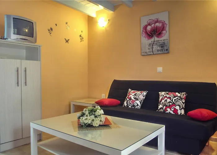 Villa Eleni Holiday Resort 4' Walk To Beach With Pool - Ideal For Families And Couples Lägenhetshotell