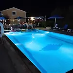 Villa Eleni Holiday Resort 4' Walk To Beach With Pool - Ideal For Families And Couples Sidárion