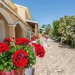 Villa Eleni Holiday Resort 4' Walk To Beach With Pool - Ideal For Families And Couples 4* Sidárion