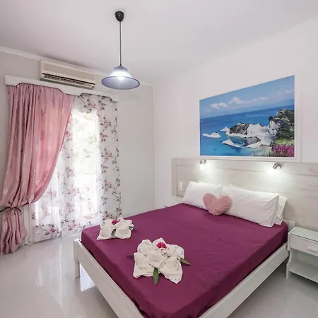 Eleni Holidays - With Pool Near The Aparthotel