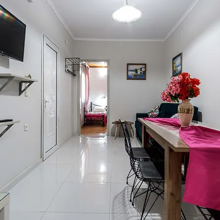 Eleni Holidays - With Pool Near The Aparthotel